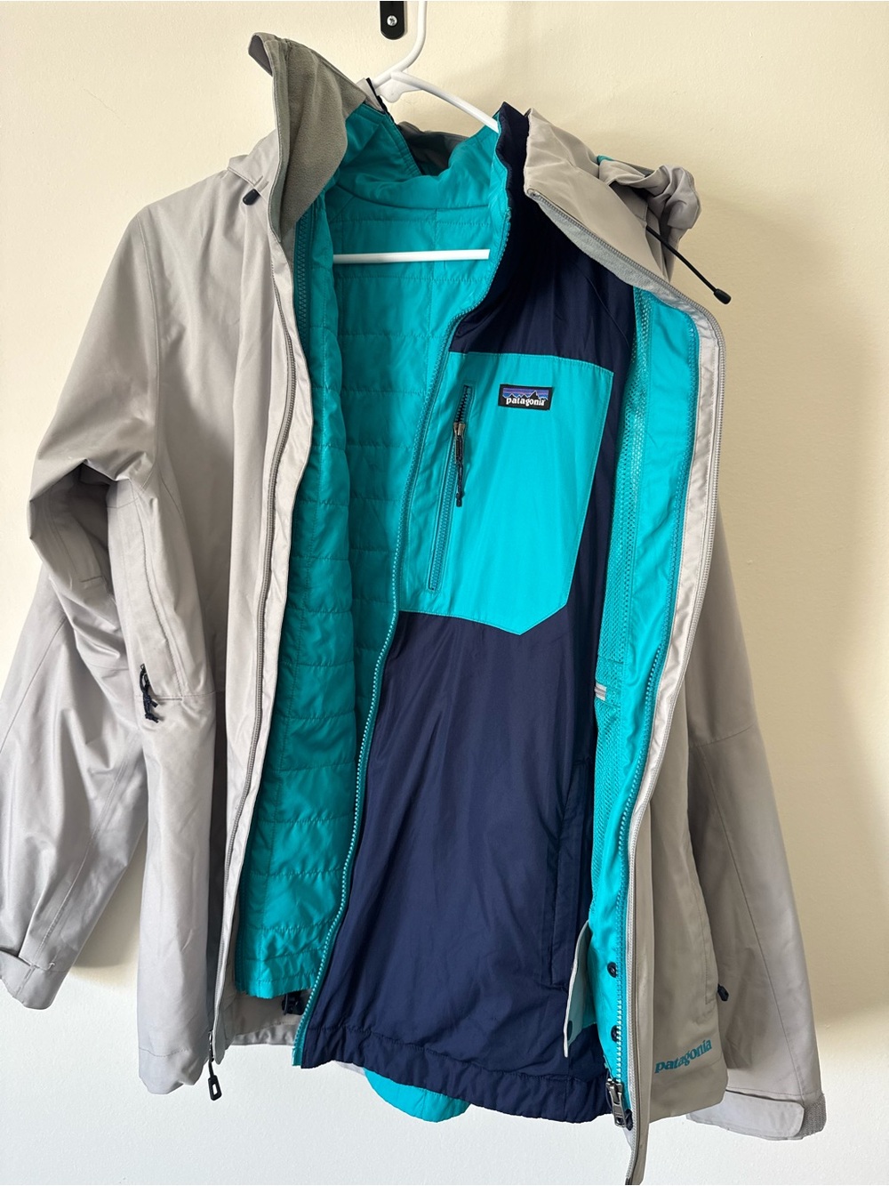 Patagonia Light Gray Shell Jacket with Teal and Navy Interior